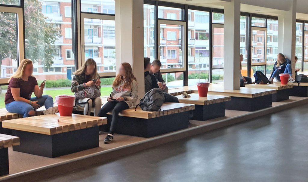 Duurzame onderwijsinrichting; Verblijfsmeubilair voor het Bonhoeffer College in Enschede