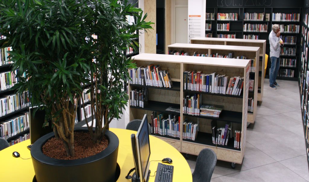 Inrichting Bibliotheek Schiebroek in lokale winkelstraat Rotterdam